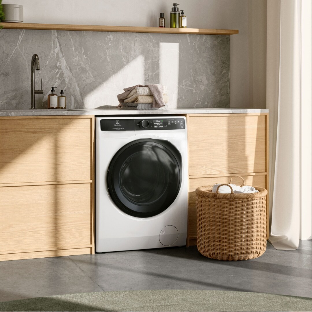 Πλυντήριο ρούχων electrolux τοποθετημένο σε ένα δωμάτιο